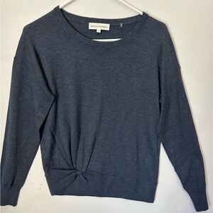 White + Warren Classic Navy Knit w twist on hem small